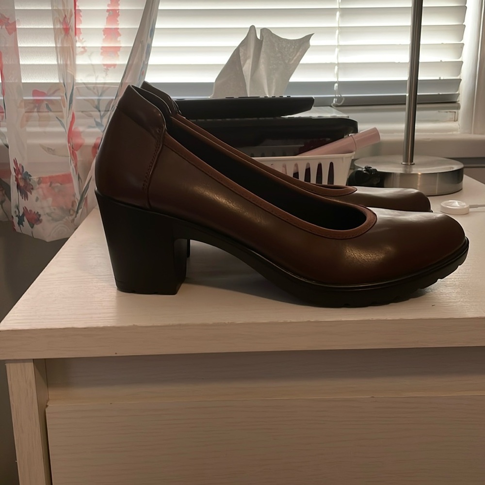 Dark brown chunk heel dress shoe
